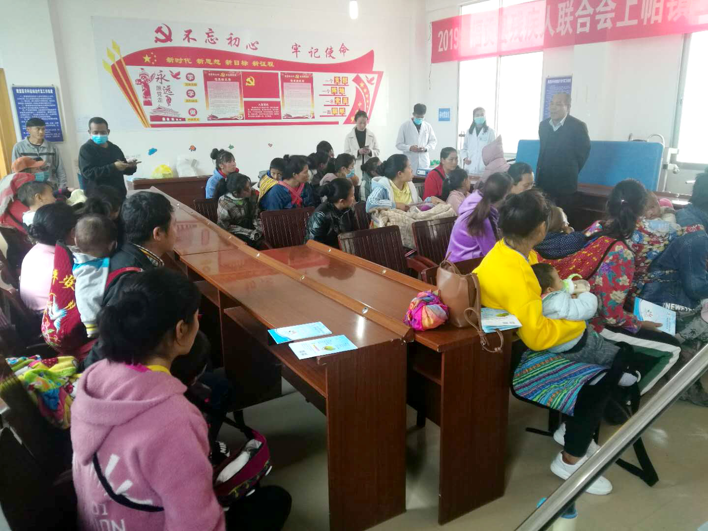 醫(yī)院赴怒江州瀘水市、福貢縣篩查，翻譯相伴積極宣傳救助政策！